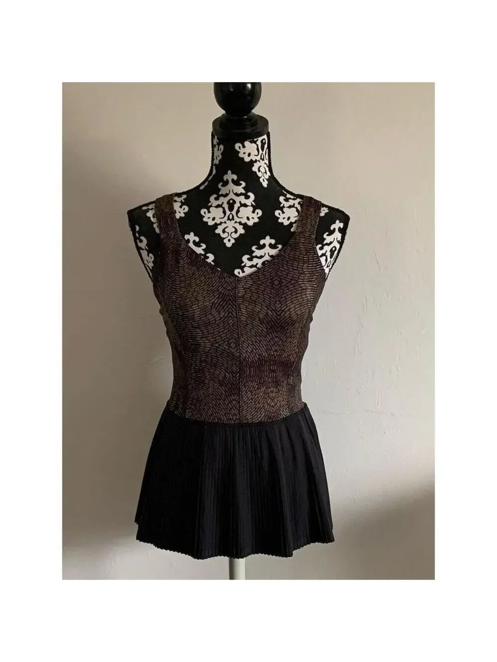 Geometric Mosaic Print Open Back Pleated Mini Dress Brown Black Sleeveless - Picture 8 of 12